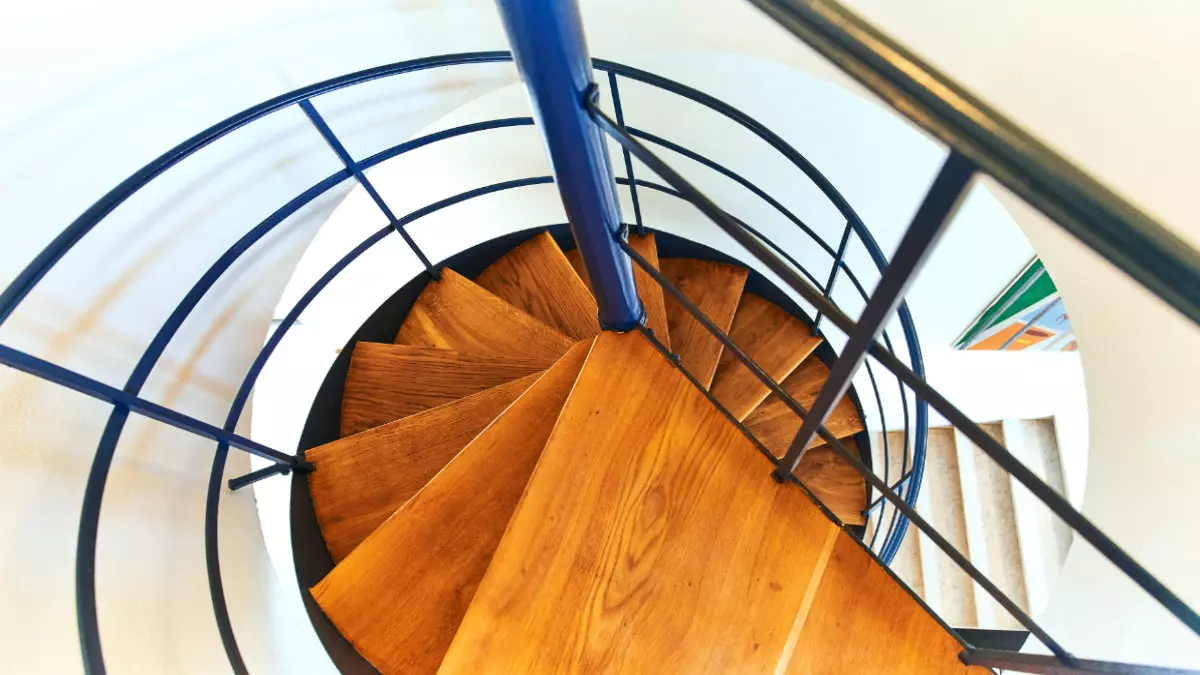 Spindeltreppe ins Turmzimmer – Bauhausarchitektur erleben I Foto: Steffen Roller Spindeltreppe ins Turmzimmer – Bauhausarchitektur erleben I Foto: Steffen Roller