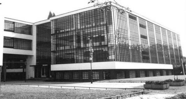 Dessau, Bauhaus. Foto: Bundesarchiv, Bild 183-1987-0204-305 / CC-BY-SA 3.0