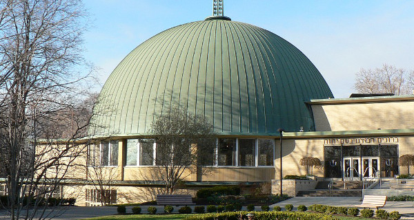 Park Synagogue in Cleveland Heights. Foto: stu_spivack , Wikipedia, CC BY-SA 2.0